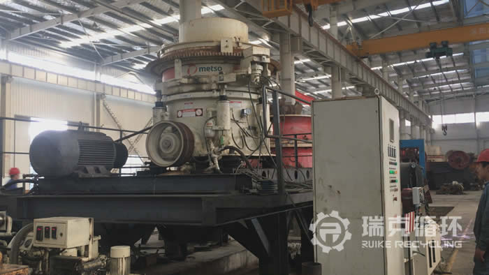 二手美卓HP300多缸圆锥破碎机出售