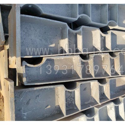 公路铸铁护栏支架供应「泊泉机械」-贵阳-北京-合肥